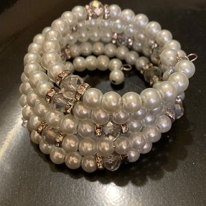 PEARL WITH RHINESTONE AND CRYSTAL BEADS MEMORY BRACELET